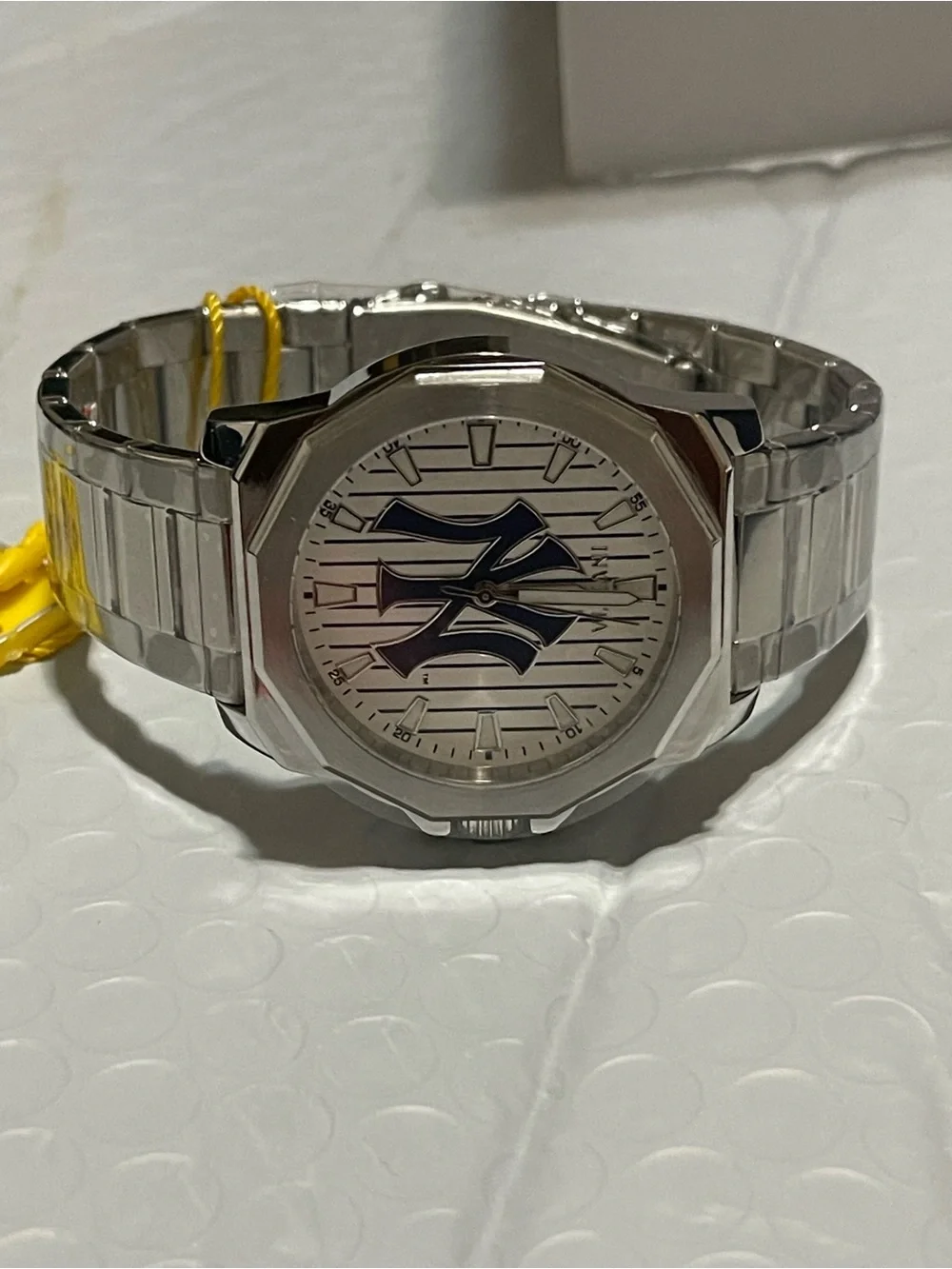 nvicta Speedway New York Edition Men's Watch - 42mm. Steel (49859) new